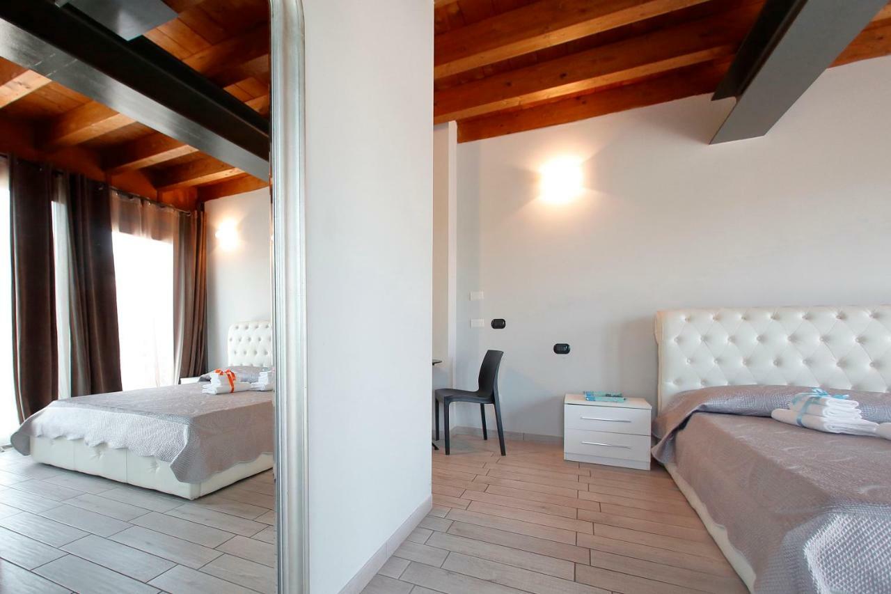 Camere Sul Garda بسكييرا ديل غاردا المظهر الخارجي الصورة